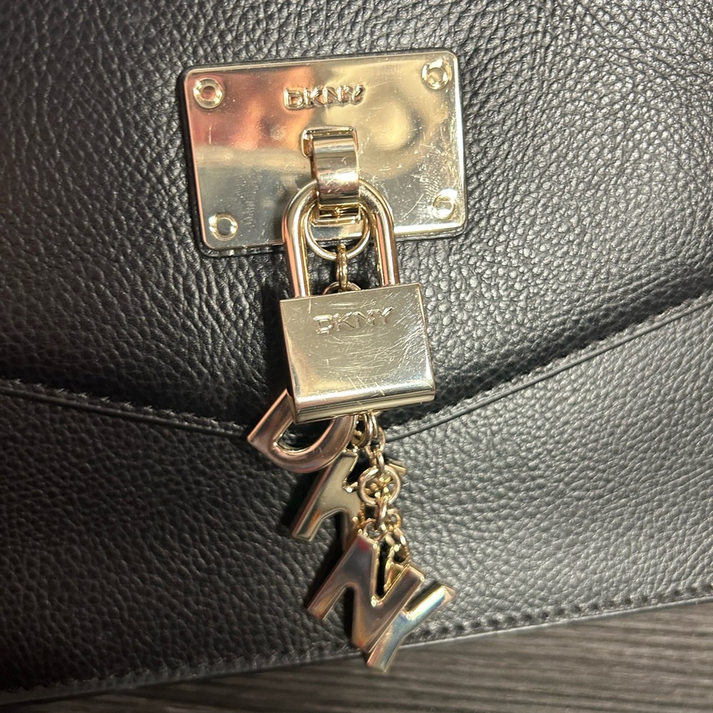 DKNY Elissa Shoulder Bag Purse - Picture 2 of 10